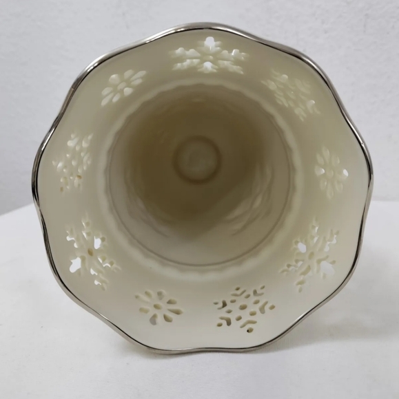 HTF Lenox 2005 Decorative 8.75" Ivory Vase Large Pierced Snowflake Silver Detail - Picture 5 of 12
